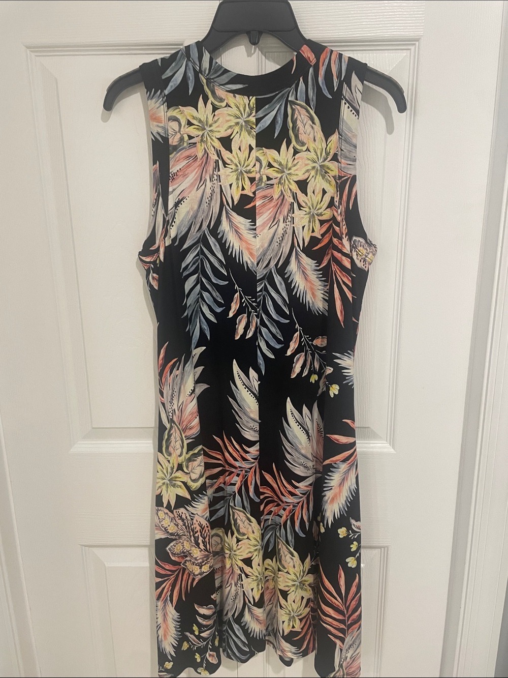 Karen Kane Black Knit Tropical Floral Sleeveless Shift Dress, size L - Picture 3 of 8